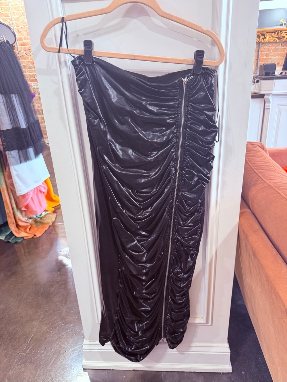 like an angel Black Ruched Zip-Front Midi Skirt